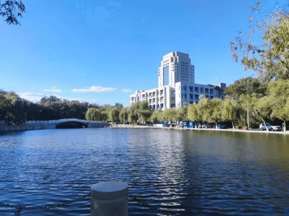 燕山大學